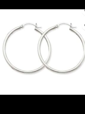 Classic Silver Hoop Earrings - Sleek Everyday Style